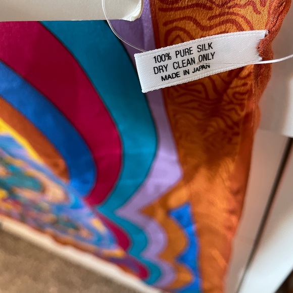 Desert Designs Australia: Jimmy Pike, Kalpurtu 29” Square Silk Scarf - Picture 6 of 11